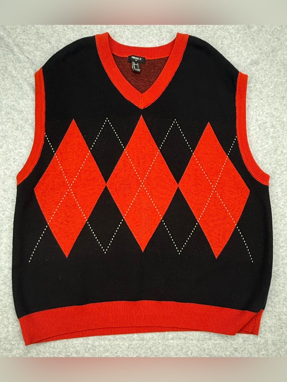 Forever 21 Men’s Large Black Red Argyle Sweater Vest V Neck Preppy Academia